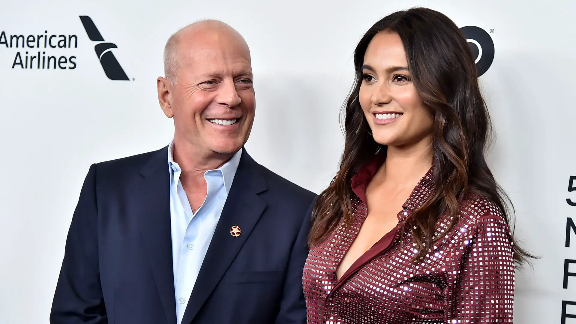 Bruce Willis’ rare appearance in a new photo with his daughters is accompanied by a sad message from wife Emma