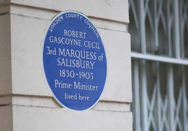 Will a blue plaque building up the worth of my house?