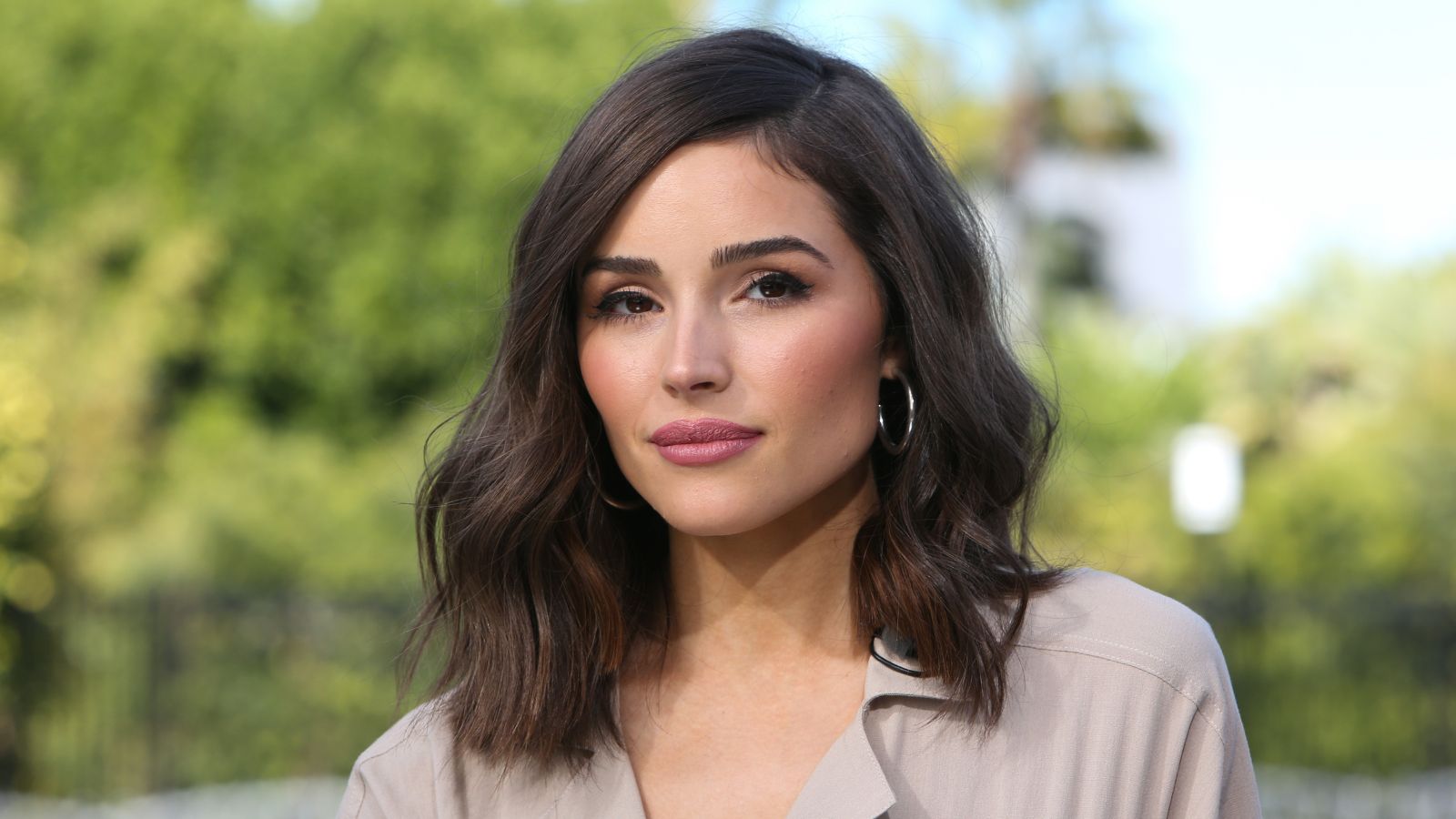 Olivia Culpo’s living room is a perfect example of modern farmhouse style.