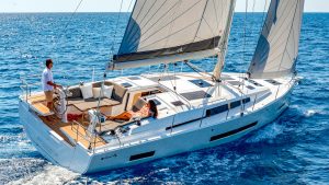 Hanse 410: A mid-size cruiser that competes in this market