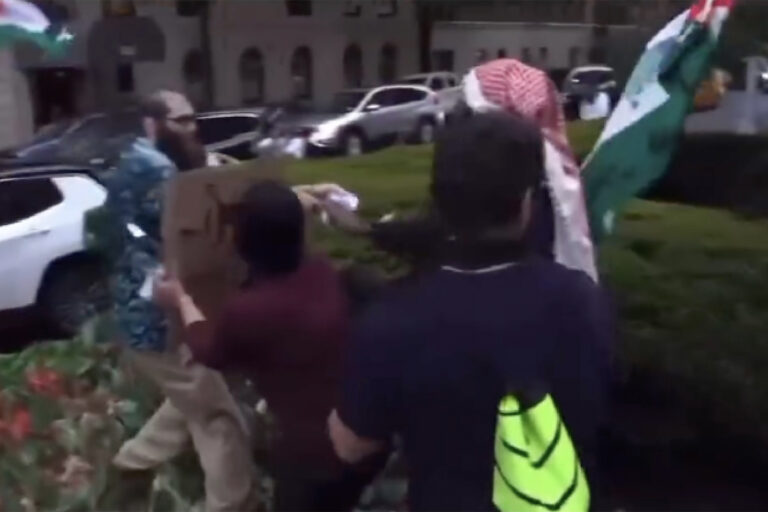 Anti-Israel protesters beat a man and steal Star of David headscarf near Met Gala video